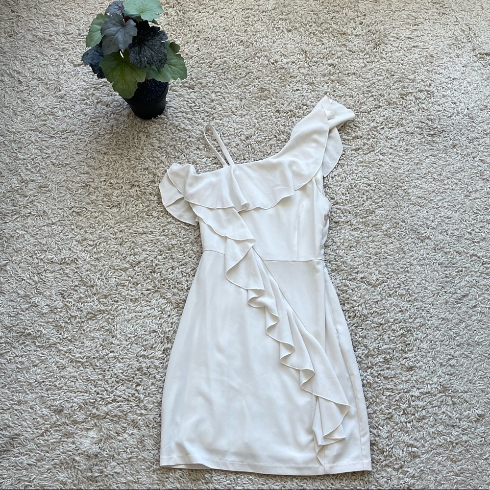 White dress 👗